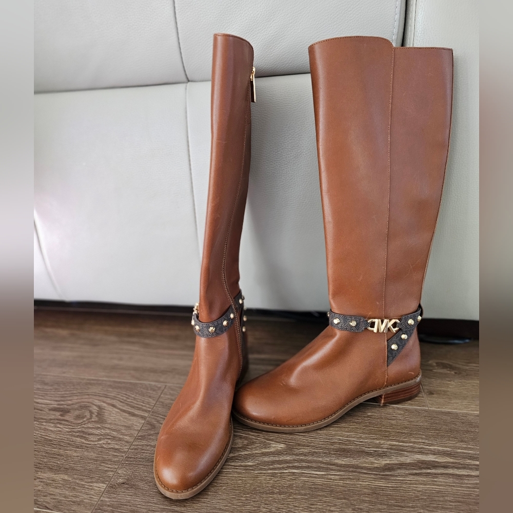 Michael Kors Leather Rory boots. Size 6. NWT.